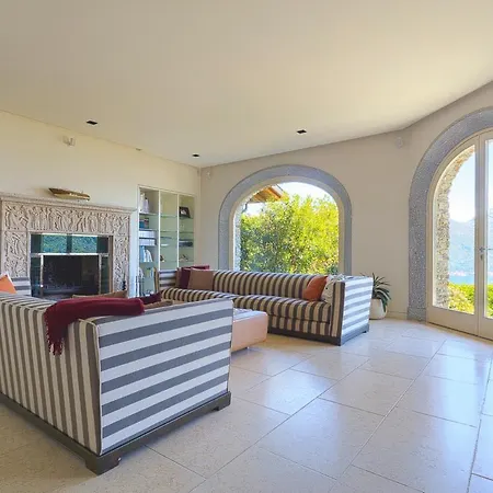 Villa Il Piazzo Sleeps 14 With Pool And Air Con