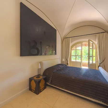 Il Piazzo Sleeps 14 With Pool And Air Con *