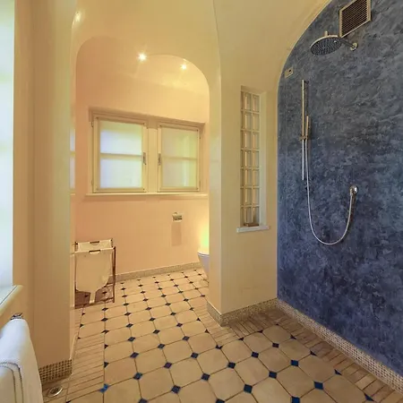 Il Piazzo Sleeps 14 With Pool And Air Con Villa