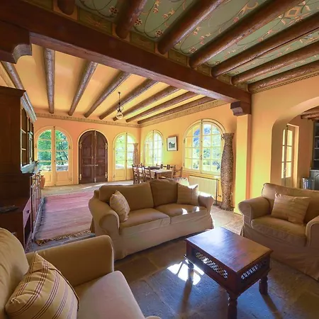 Il Piazzo Sleeps 14 With Pool And Air Con