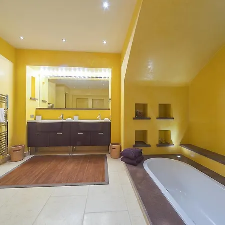 Il Piazzo Sleeps 14 With Pool And Air Con