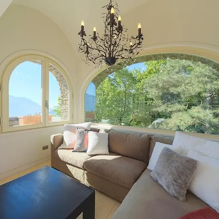 Il Piazzo Sleeps 14 With Pool And Air Con Villa